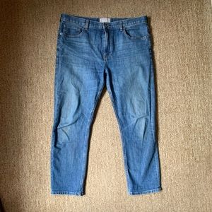 Everlane modern boyfriend jeans (2017) in mid blue. Size 32